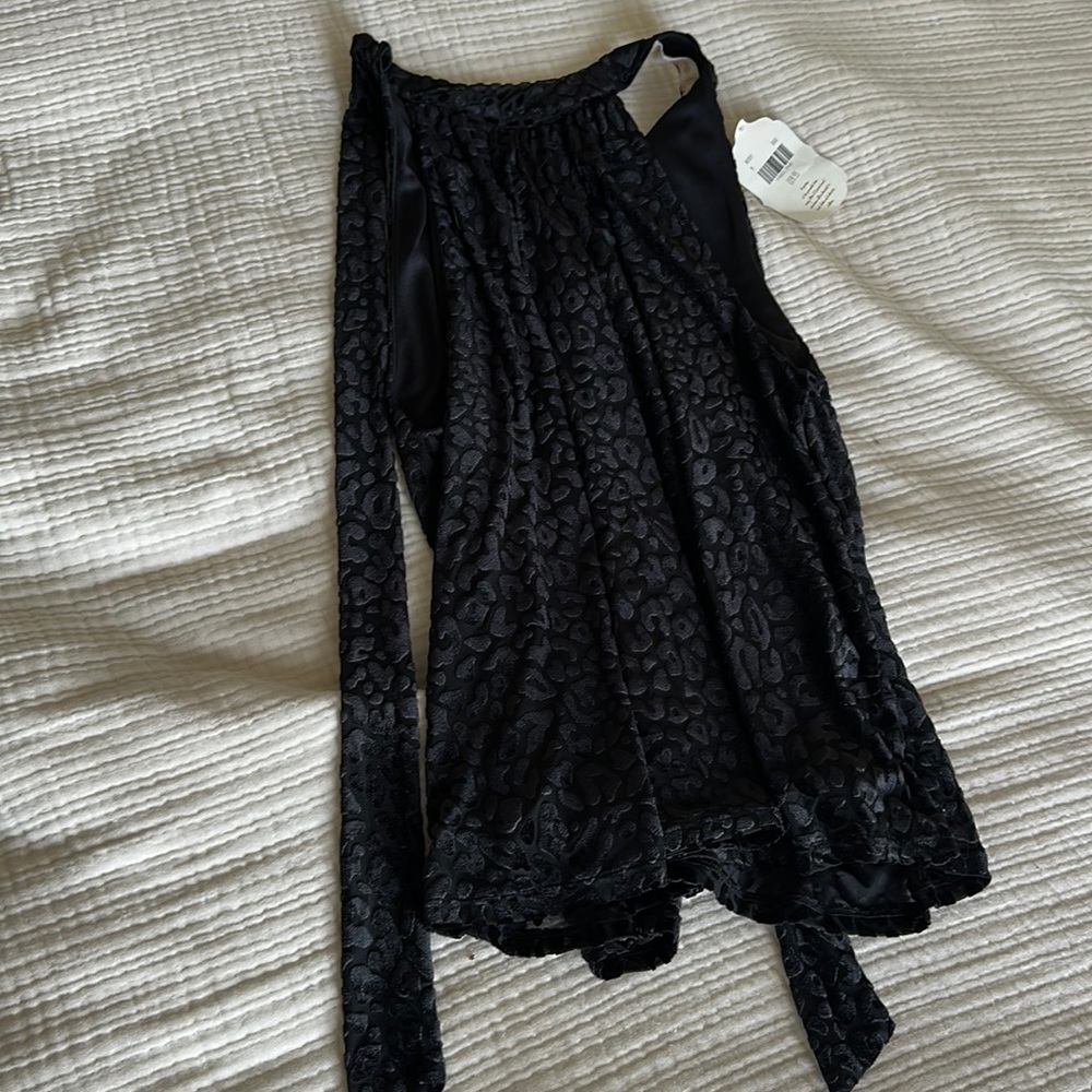 NWT TIE NECK BLACK VELVET LEOPARD TOP